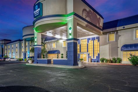 Clarion Inn & Suites Central Clearwater Beach | Jetstar Hotels