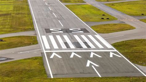 How Long is an Airport Runway in Miles - Airport Wiz