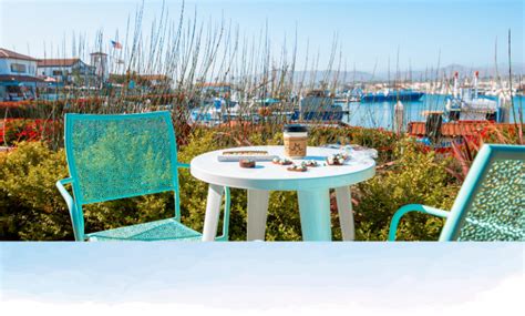 Seaside Patio Dining - Ventura Harbor VillageVentura Harbor Village