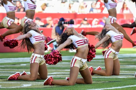 49ers Cheerleader Going Viral Before Thursday Night's Game - The Spun