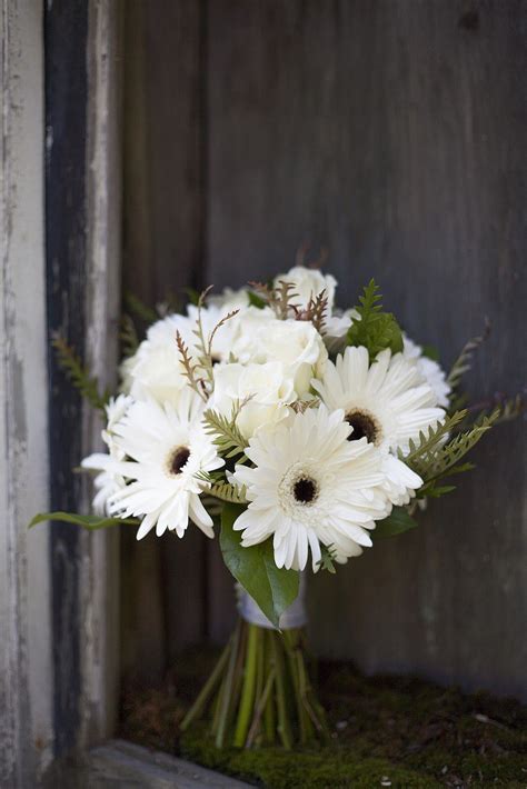 white and navy gerbera daisy bouquet country - Google Search. Thought I ...