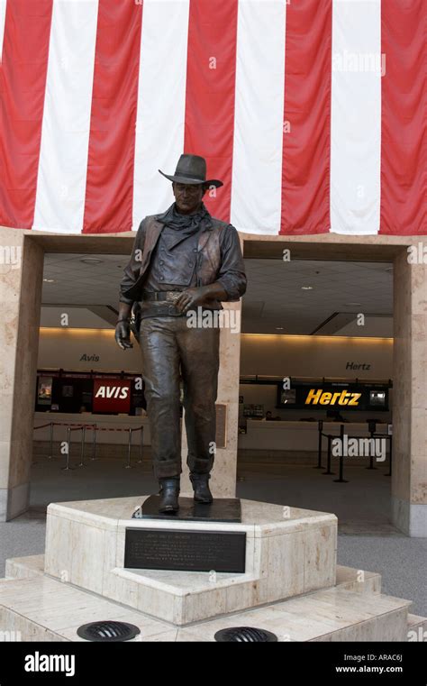 John wayne statue airport hi-res stock photography and images - Alamy