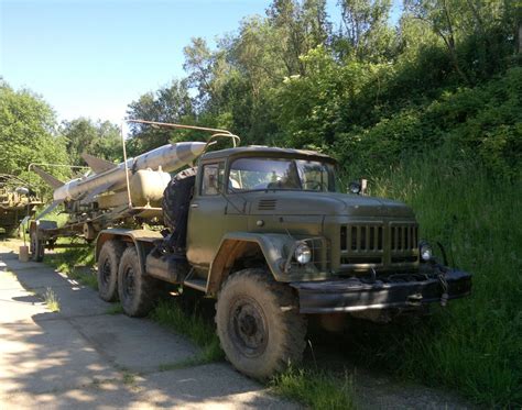 ZIL 131 mit Rakete in Military Museum Rokycany am 5.6. 2015. - Fahrzeugbilder.de