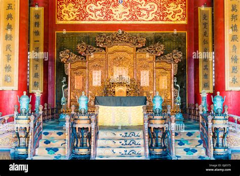 Chinese emperor's throne in Forbidden City Stock Photo - Alamy