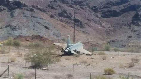 US Military F 16 fighter jet crash lands