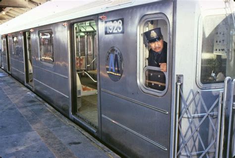 The New York City Subway in the 1980s | New york subway, Nyc subway, Subway train