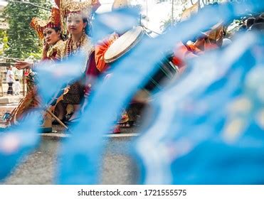 81 Minang dance Images, Stock Photos & Vectors | Shutterstock