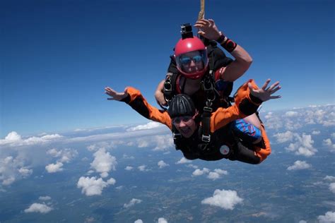 What is Tandem Skydiving and How Does it Work? - Skydive Carolina