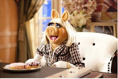 I know, right?: Miss Piggy Fashion