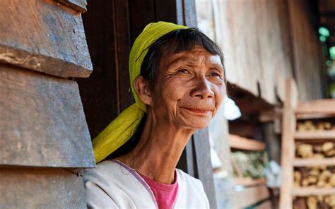 The Ancient Tradition Of Neck Stretching - Social Junkie