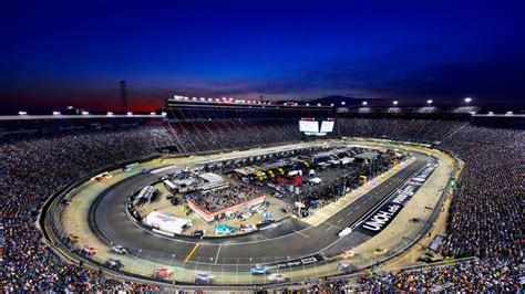 Bristol Motor Speedway to allow limited number of fans for races next month | WCYB
