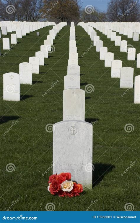 Veterans Cemetery, Memorial Day, National Holiday Stock Image - Image of courage, memorial: 13966001