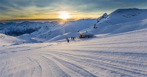 9 must-ski slopes in the French Alps