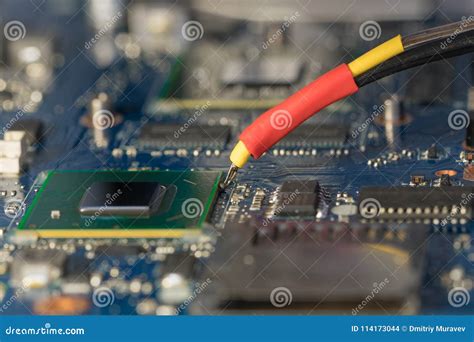 BGA Chip Soldering on the Soldering Station. Removal of Temperature from the Chip Thermocouple ...