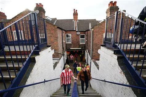 Andrea Brady Berita: Luton Town Stadium Entrance House