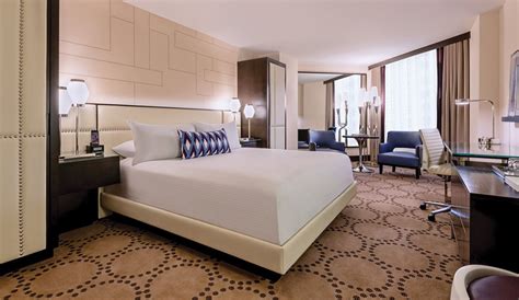 Las Vegas Center Strip Rooms & Suites - Harrah's Hotel & Casino