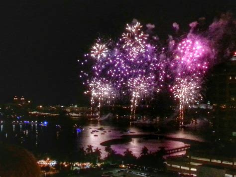 Amazing fireworks lighting up the #sunfest14 sky! #ilovewpb ...