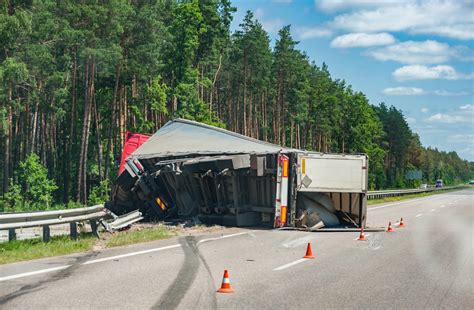 What Are Common Types of Truck Accidents? | Lee Cossell & Feagley, LLP