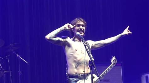 The Darkness - Love is Only a Feeling - Live - Leeds Arena - 03/02/23 ...