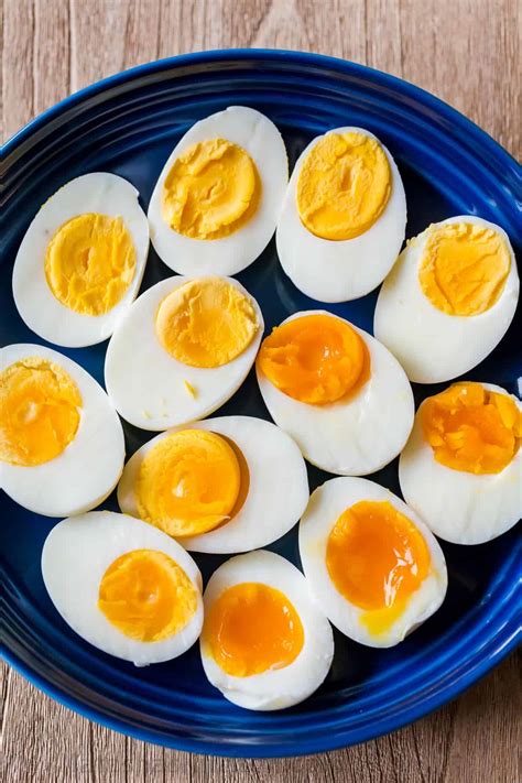 Question: Is Boiled Egg Safe For Dogs?