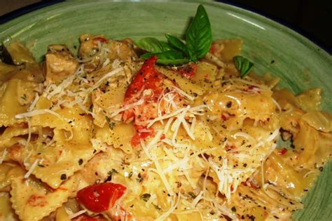 Farfalle (Bow Tie) Pasta With Chicken & Sun-Dried Tomatoes Recipe ...