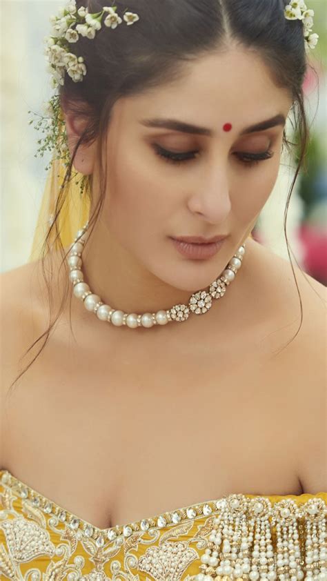 Kareena Kapoor In Bridal Wedding Outfit 4K Ultra HD Mobile Wallpaper