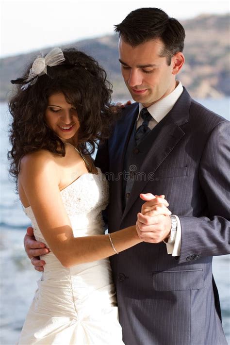 Couple Dancing The Wedding Dance Stock Image - Image of newlywed, bride: 27319957