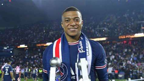 Real Madrid decides to spend €240 million on Kylian Mbappe. – 1x Book