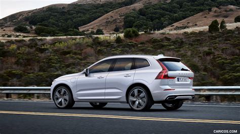 Volvo XC60 | 2018MY T8 R-Design (Color: Crystal White) | Rear Three-Quarter