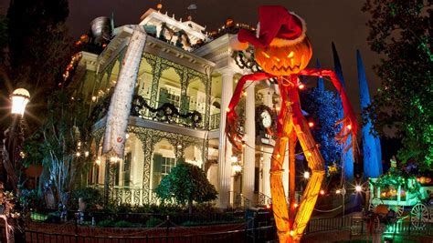 Disneyland Celebrates 20 Years of Haunted Mansion Holiday - Nerdist