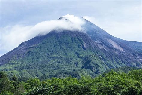 Indonesia’s Mt Merapi Erupts. - Climate, World Weather, and Earth ...