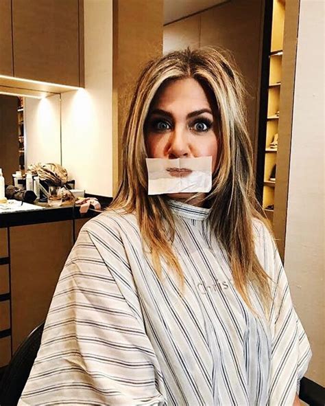 Jennifer aniston s makeup artist reveals how to stop lipstick from ...