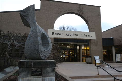 Fairfax County Public Library gets big gift for new materials from Reston Friends | FFXnow