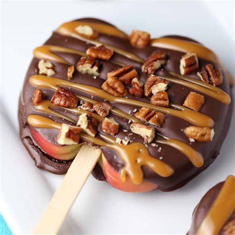 Chocolate Turtle Apple Slices {VIDEO} - Mom Loves Baking