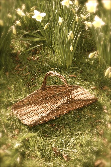 FLOWER-PICKING BASKET: £3.50 to hire (+ £13 hire deposit) - 12 available. | Straw bag, Flowers ...