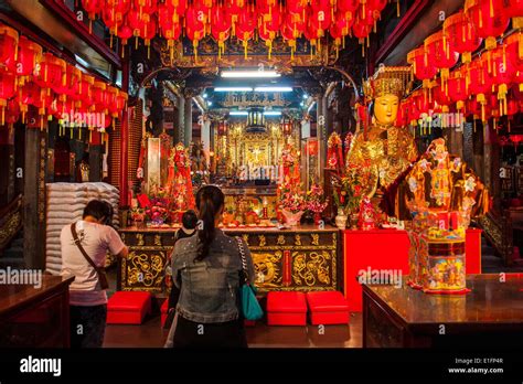 Buddhist Temple in the Shilin Night Market, Taipei, Taiwan, Asia Stock Photo - Alamy