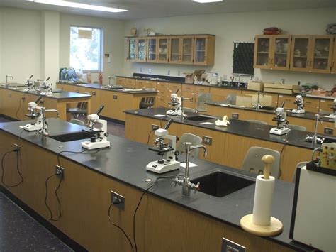 File:Chemistry-lab.JPG - Wikimedia Commons