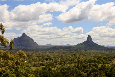 Around Australia: The Glass House Mountains – On the road again