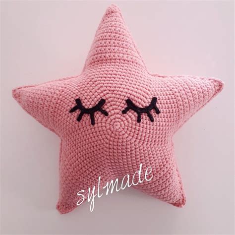 Crochet star pillow (With images) | Crochet stars, Star pillows, Crochet