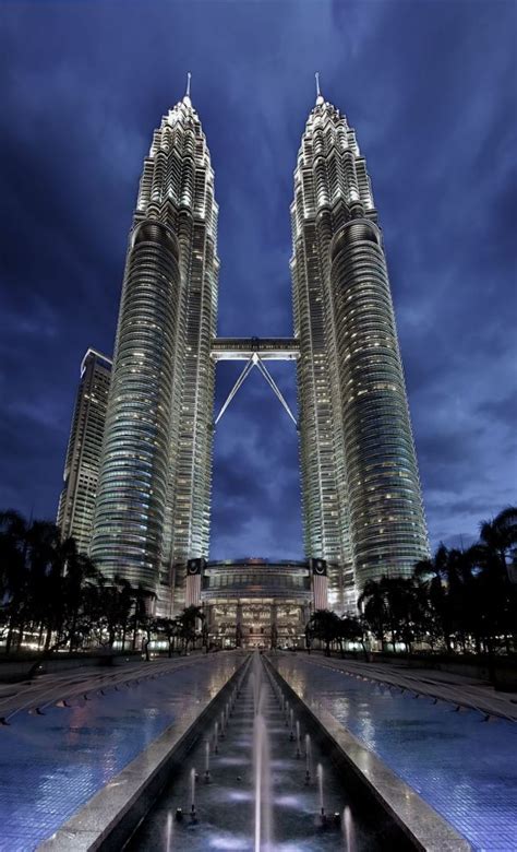 10 Famous Buildings That You Absolutely MUST See