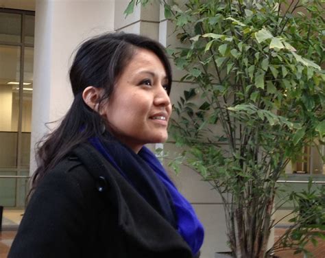 Navajo woman challenges Washington Redskins “offensive” name – Cronkite News