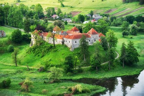 Premium Photo | The old castle on the hill architecture and history a place for travel and tourism