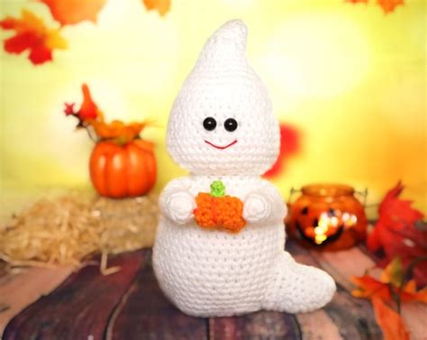 Ghost Amigurumi - Free Crochet Pattern - StringyDingDing | Halloween crochet patterns, Crochet ...