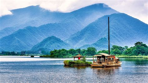 Hubei tourist sites offer 5-year free entrance for medics - CGTN