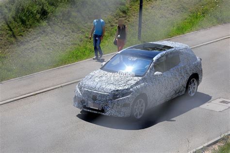 2022 Mercedes-Benz EQC II Spied For the First Time on New Platform ...