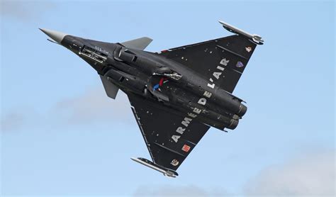 Dassault Rafale wins Indian Air Force Medium Multi-Role Combat Aircraft Competition - Defence ...