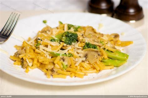 Kraft Dinner with Broccoli and Mushrooms Recipe