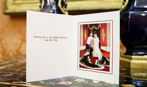 Le roi Charles et la reine Camilla choisissent une photo de couronnement pour leur carte de Noël ...