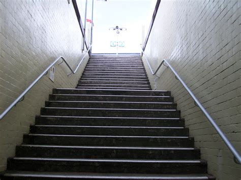 File:Macdonaldtown Railway Station stairs to platform.jpg - Wikimedia Commons