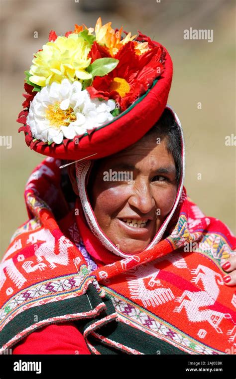 Peru indigenous craft hi-res stock photography and images - Alamy